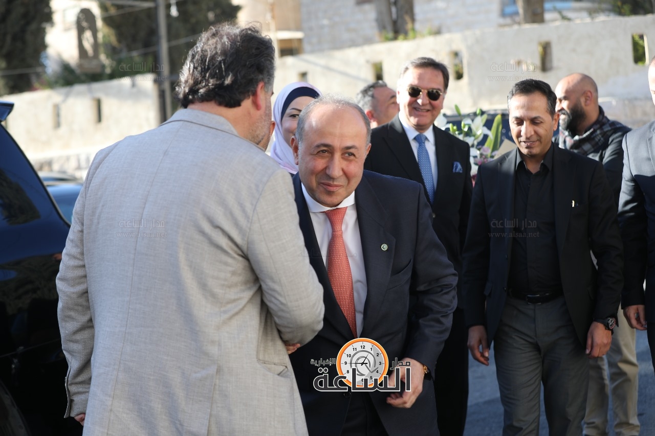 Madar Al-Saa Images 0.6790250642742861