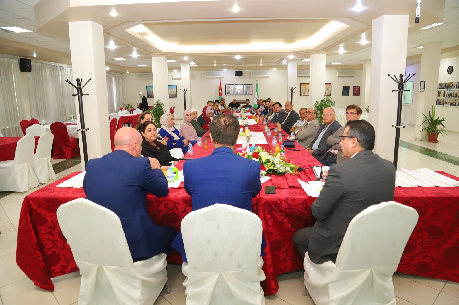 Madar Al-Saa Images 0.3324059069559142