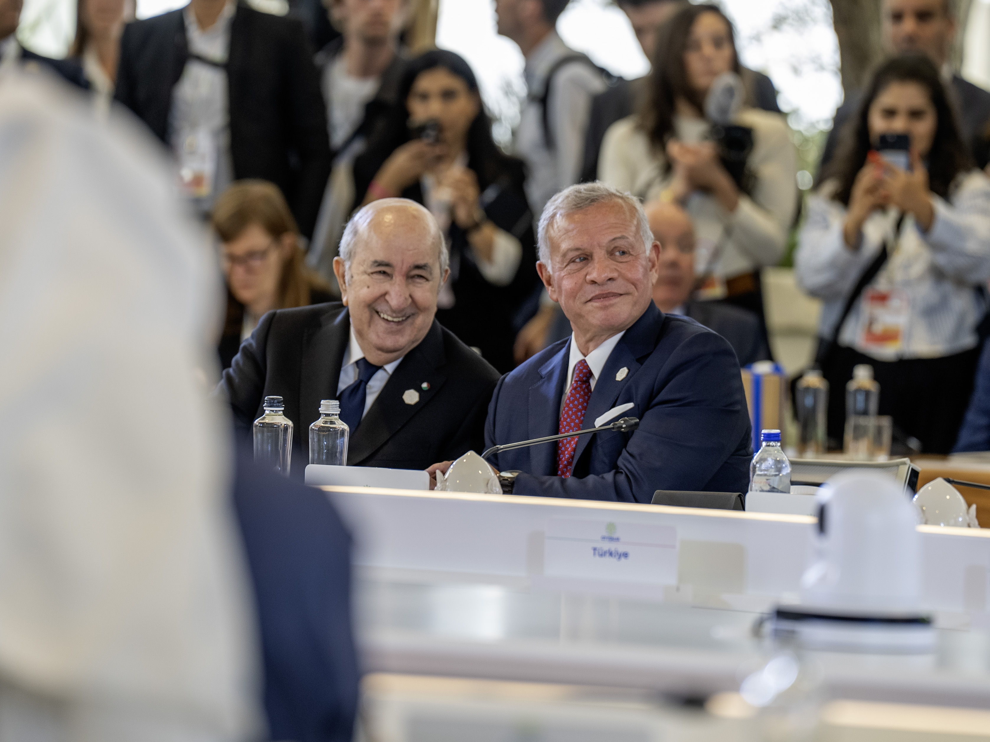 Madar Al-Saa Images 0.7398960423177354