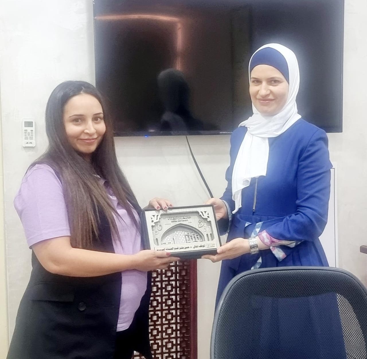 Madar Al-Saa Images 0.9407120540099592