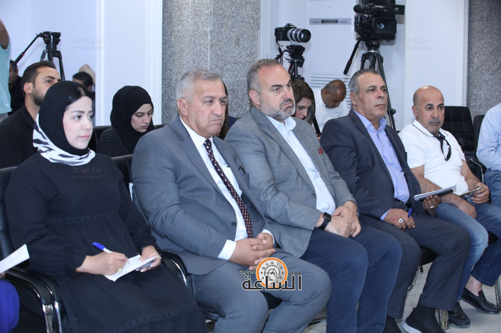 Madar Al-Saa Images 0.457884826784666