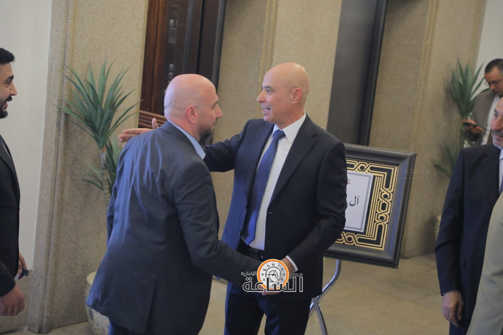 Madar Al-Saa Images 0.48098422155321985