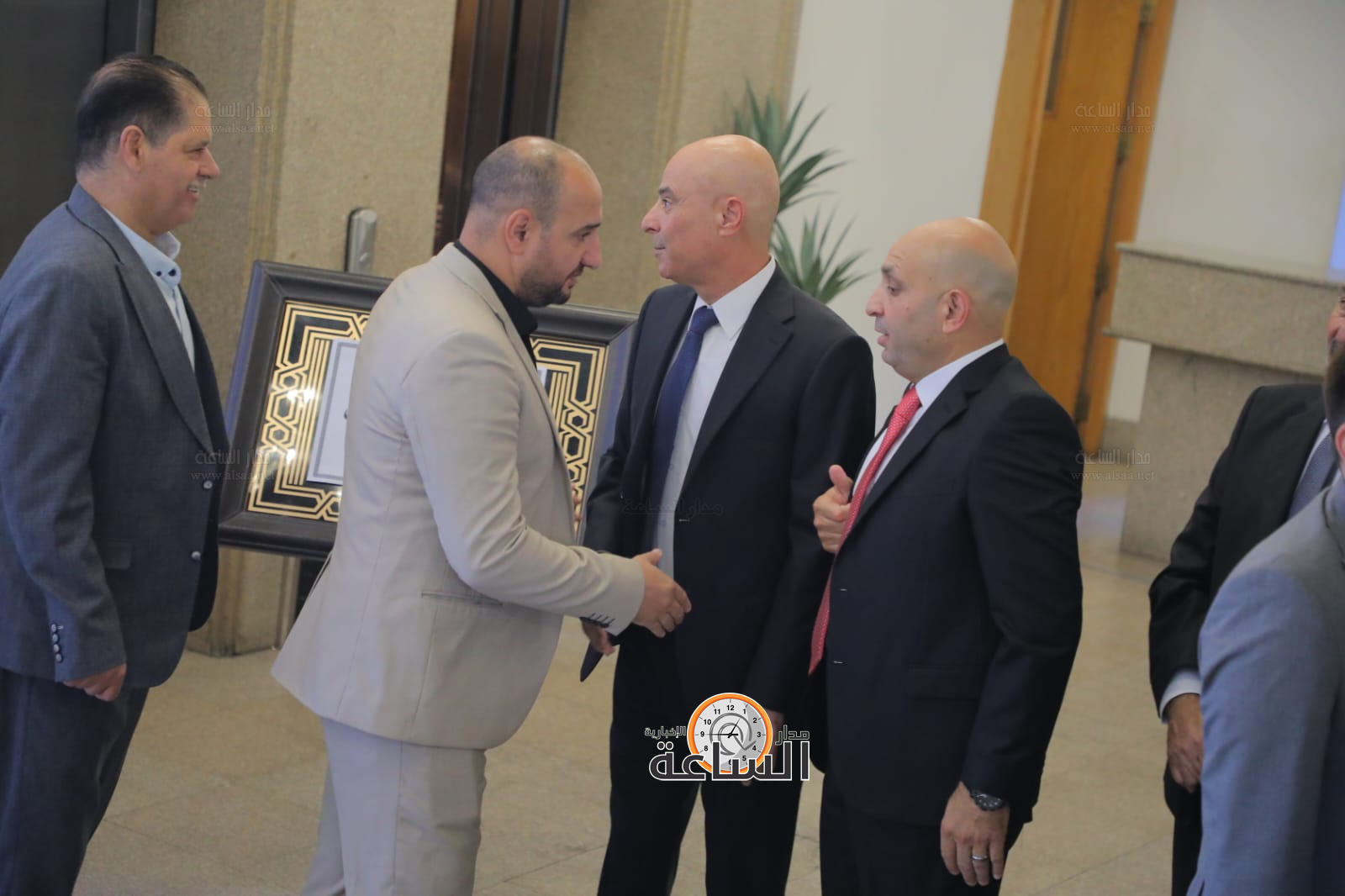 Madar Al-Saa Images 0.924510219143106