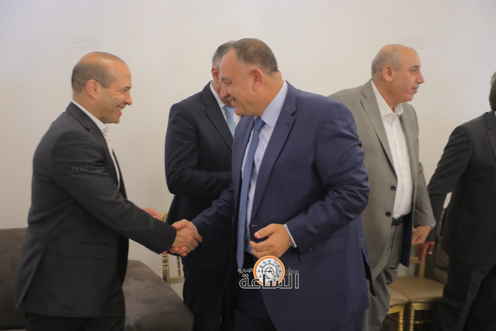 Madar Al-Saa Images 0.9556244359951684