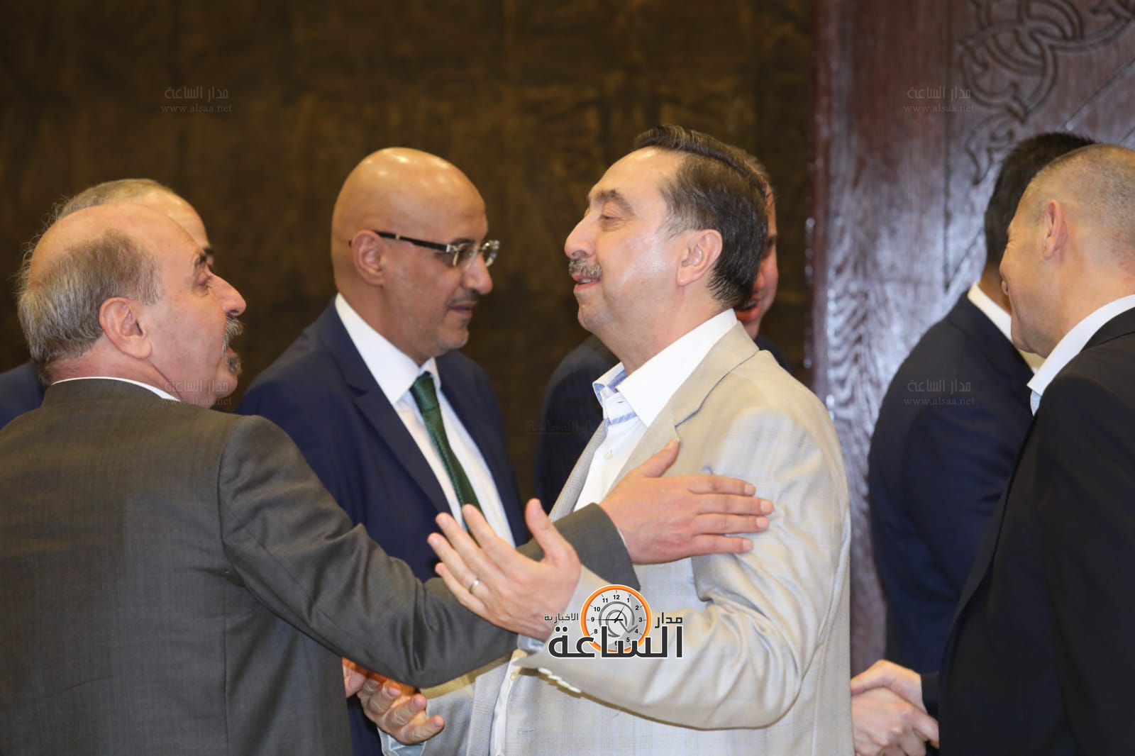 Madar Al-Saa Images 0.8778148734735116