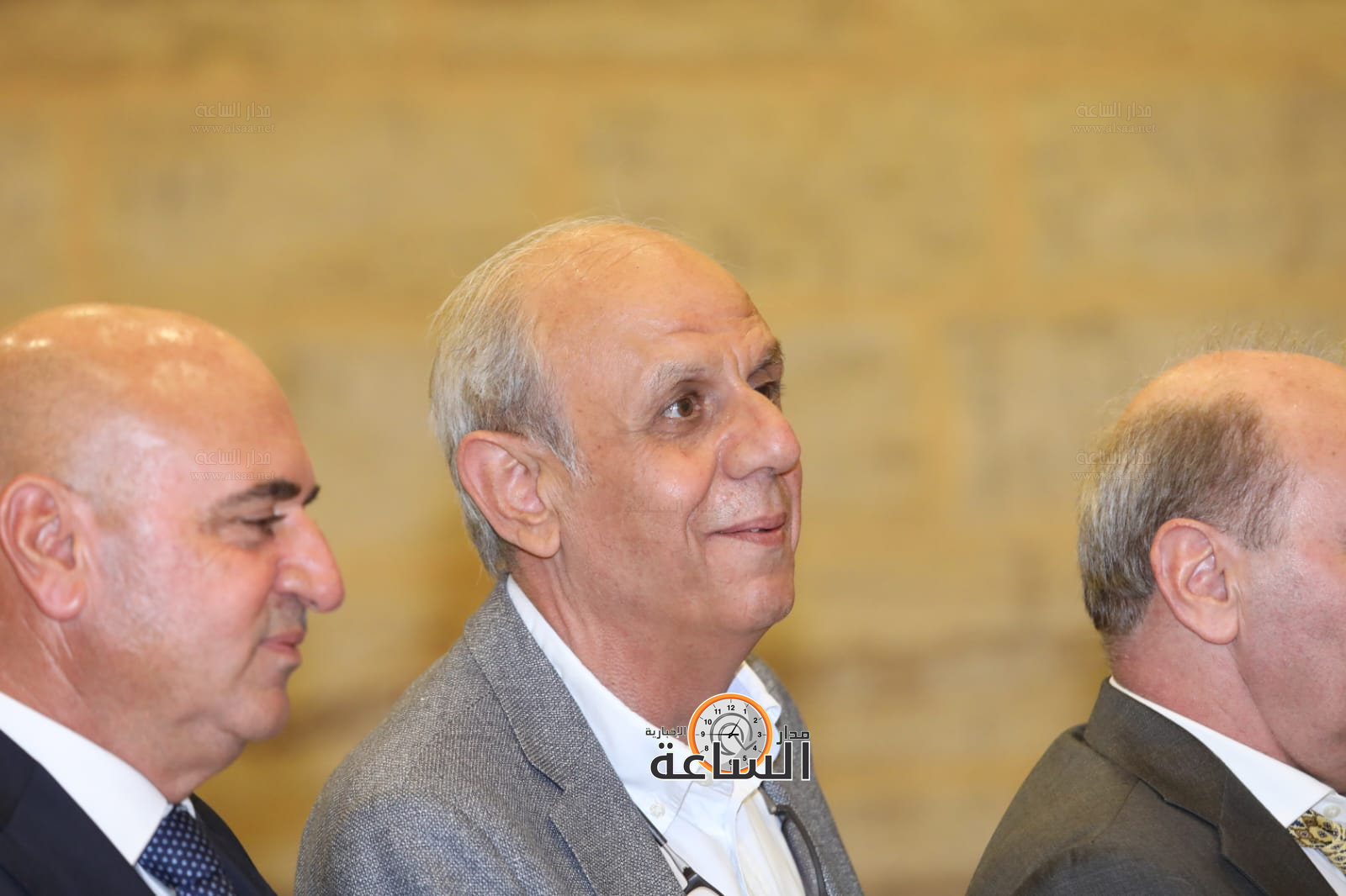 Madar Al-Saa Images 0.6973594674311625