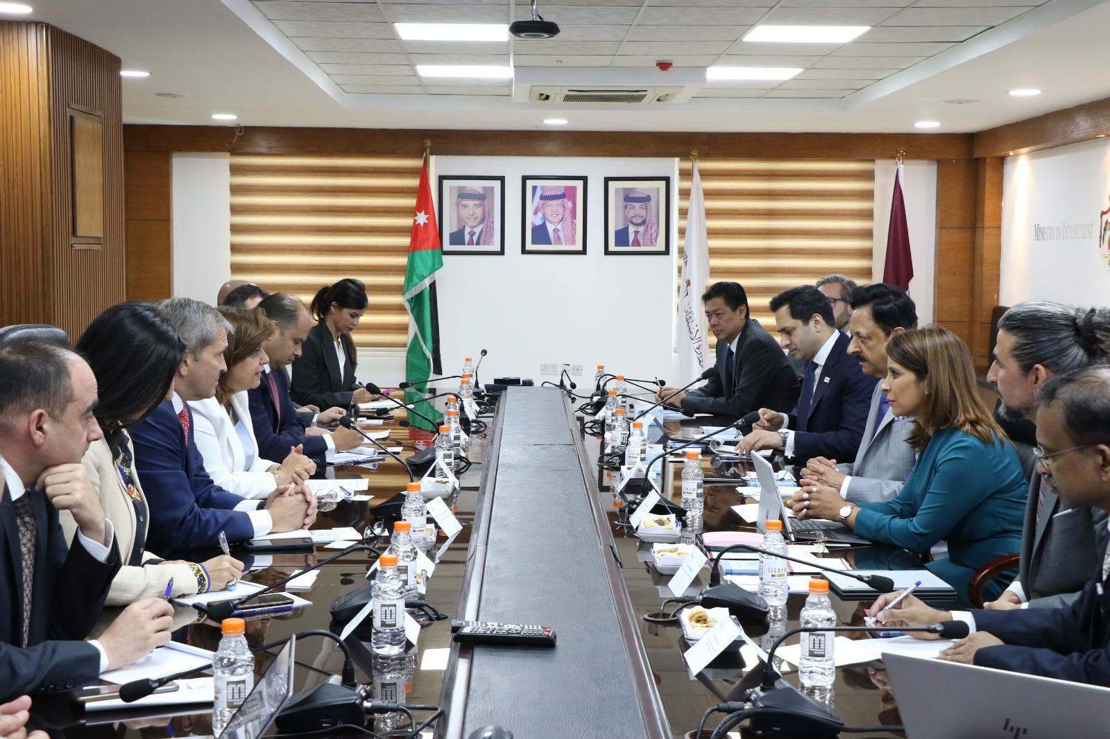 Madar Al-Saa Images 0.39894831980939127