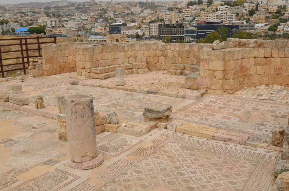 Madar Al-Saa Images 0.6969033884752811