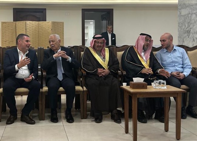 Madar Al-Saa Images 0.557019348827168