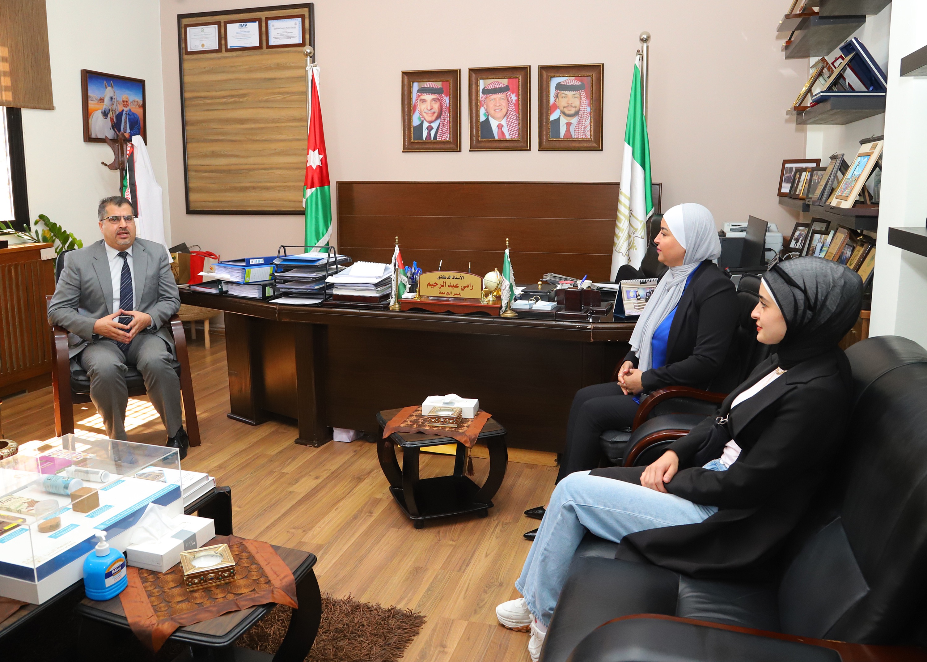 Madar Al-Saa Images 0.33468776975711645