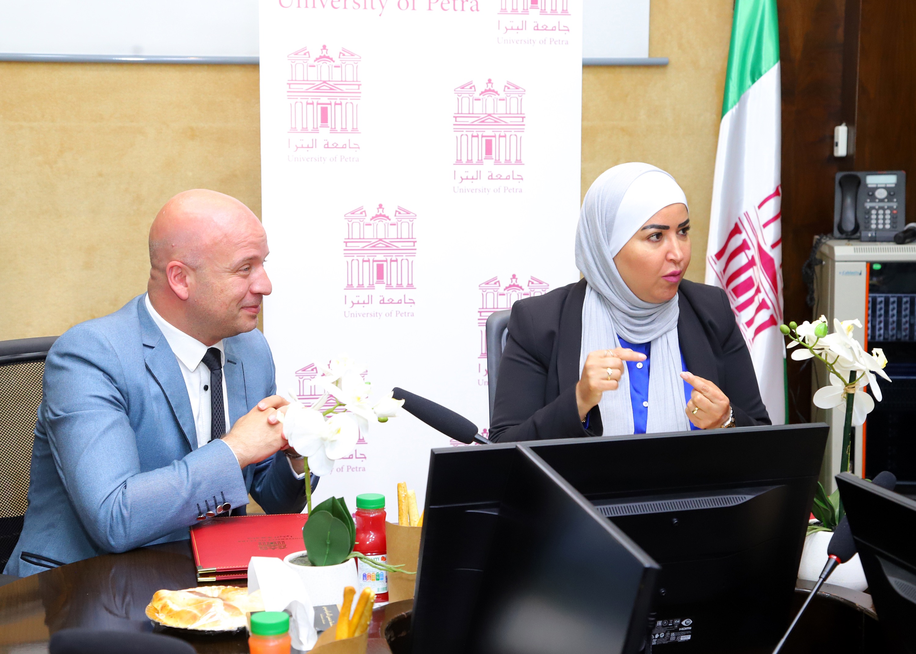 Madar Al-Saa Images 0.7587226445828339