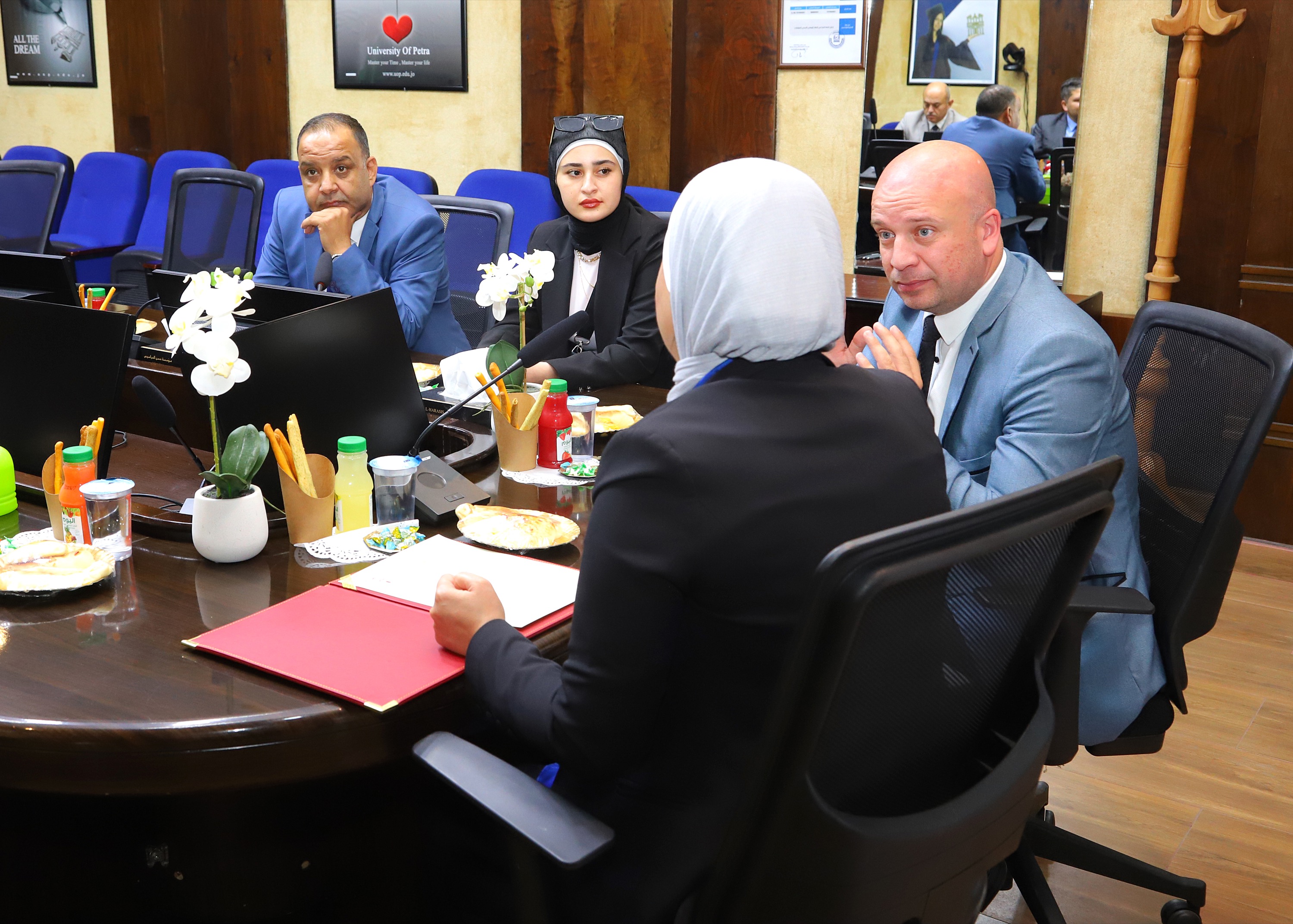 Madar Al-Saa Images 0.80202006937104