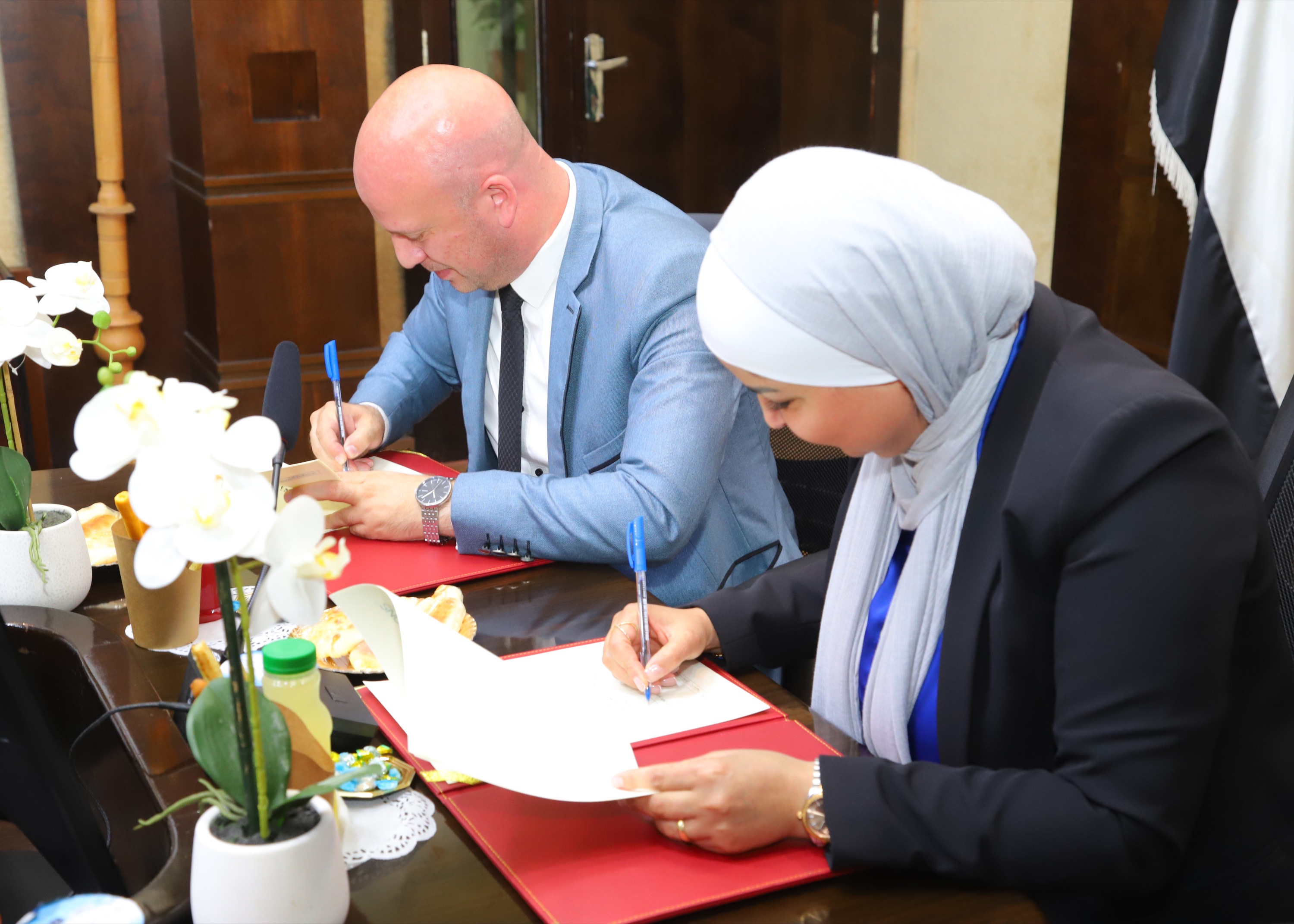 Madar Al-Saa Images 0.30360496052282926