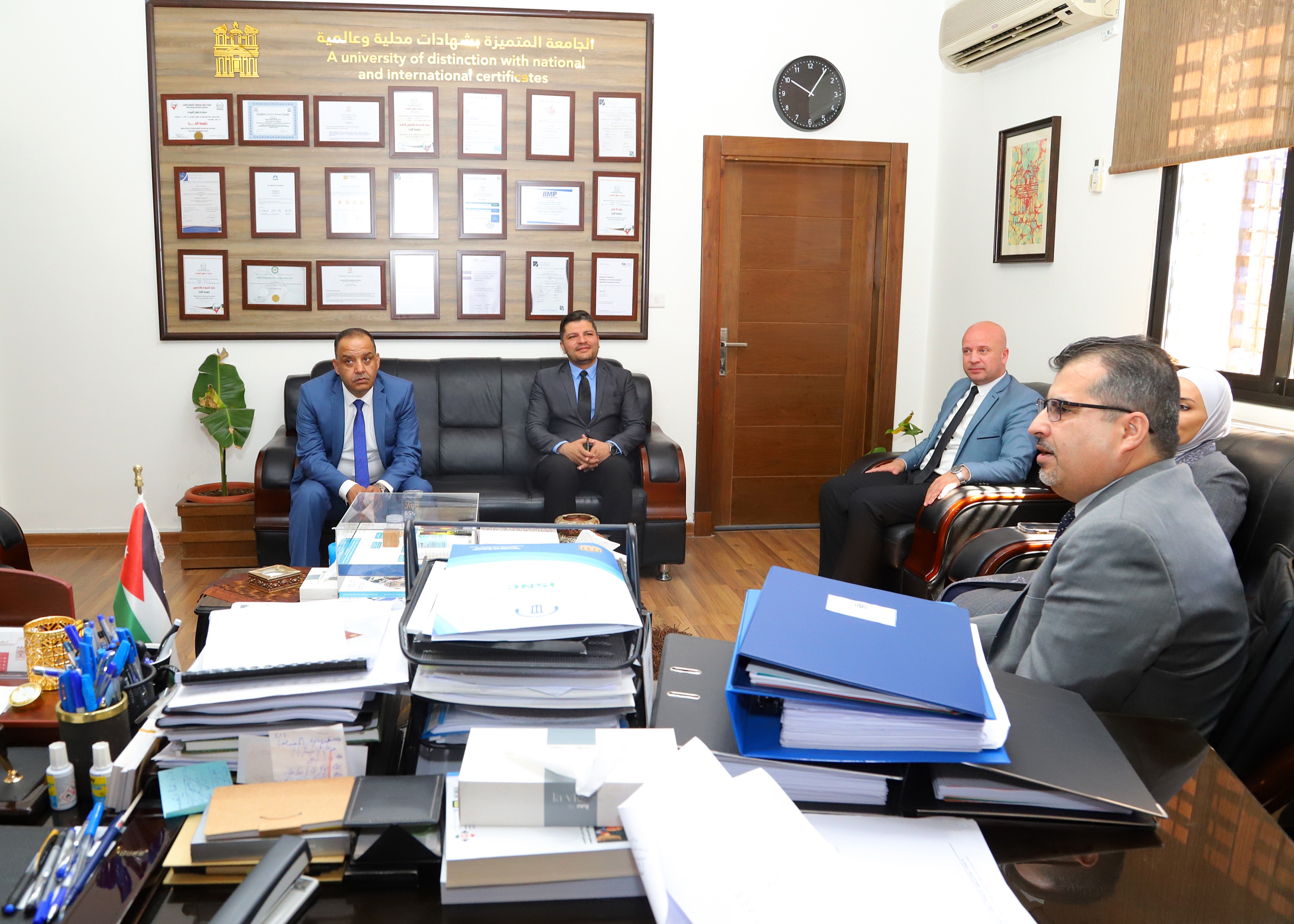 Madar Al-Saa Images 0.7094934948091629