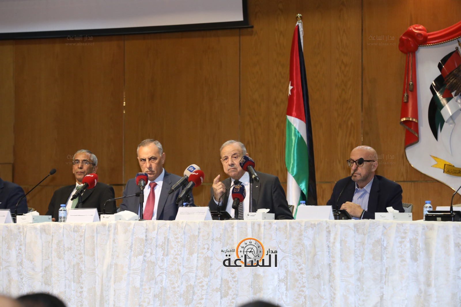 Madar Al-Saa Images 0.3203443510580506