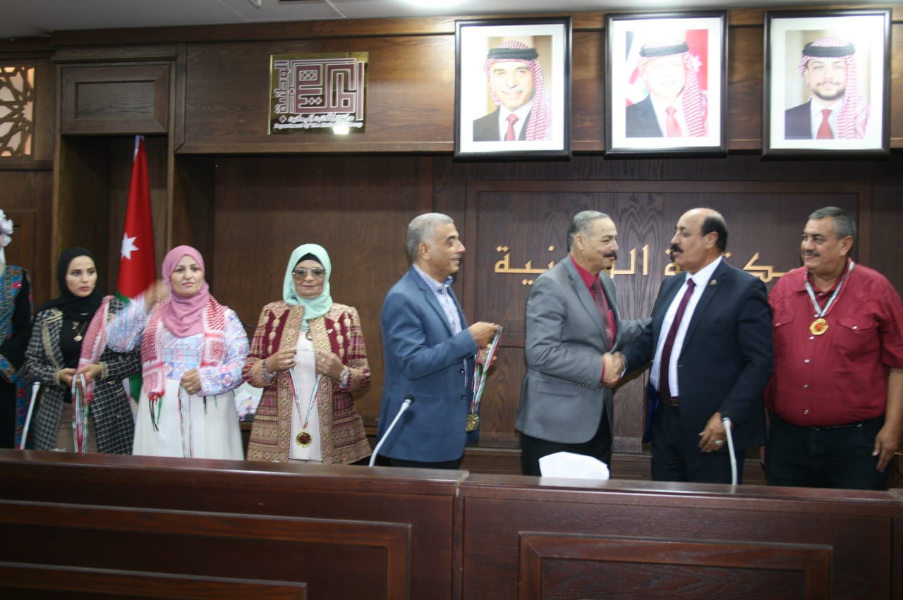 Madar Al-Saa Images 0.4488258456274634