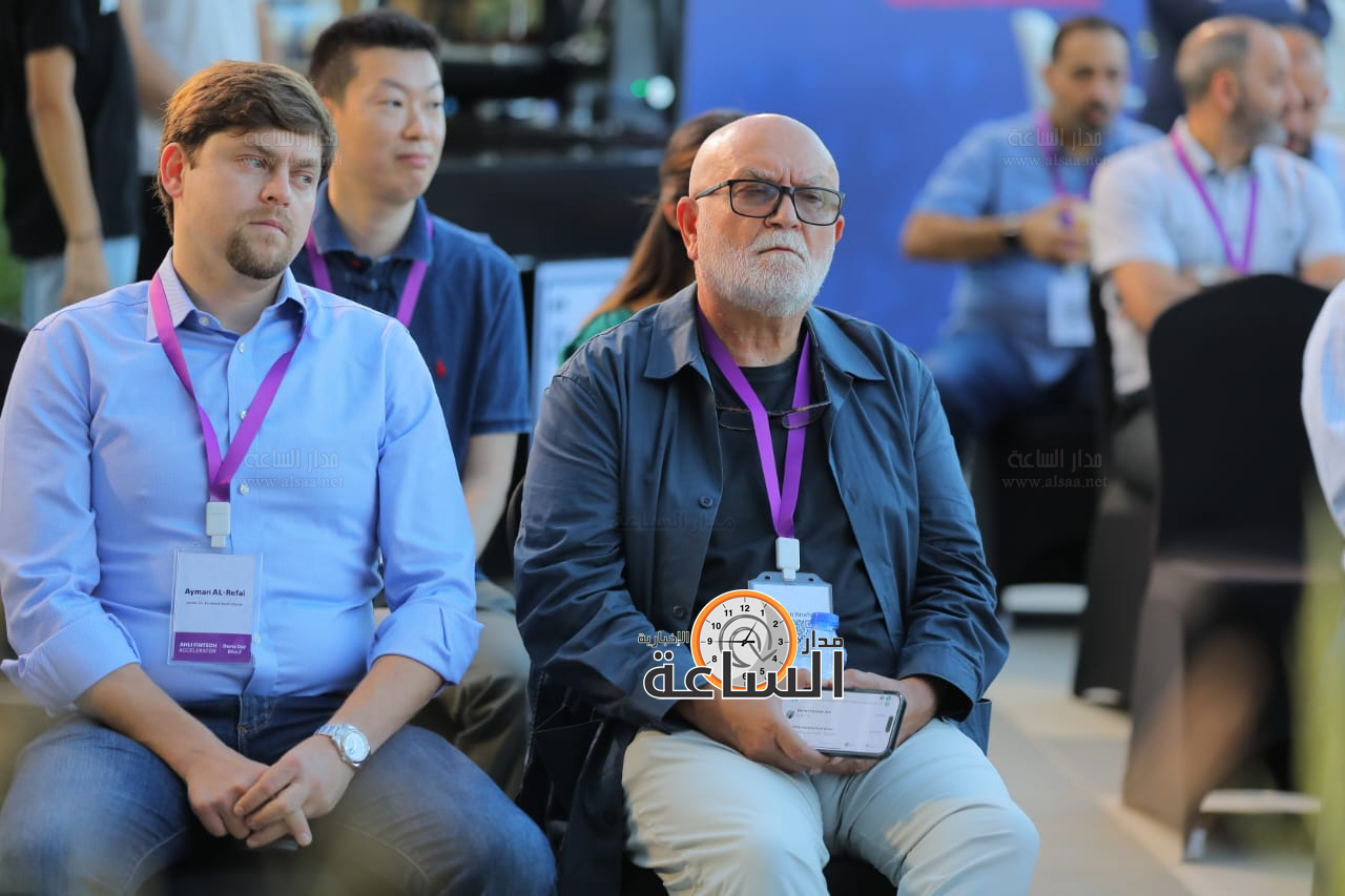 Madar Al-Saa Images 0.12614250047344244