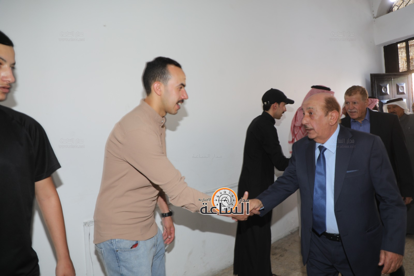 Madar Al-Saa Images 0.9993820240694238