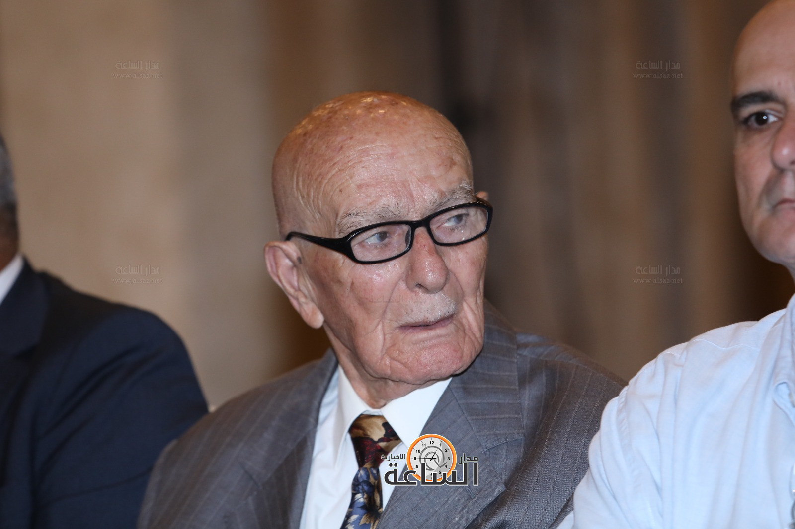 Madar Al-Saa Images 0.488763281604381