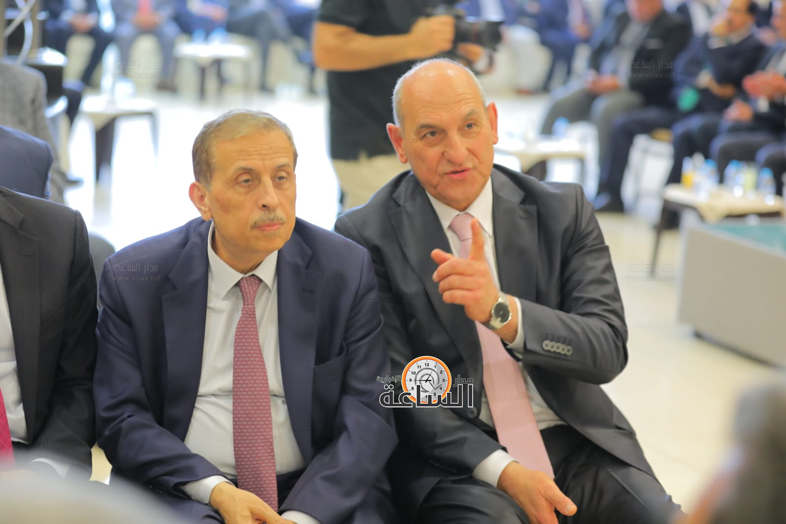 Madar Al-Saa Images 0.44685543659068405