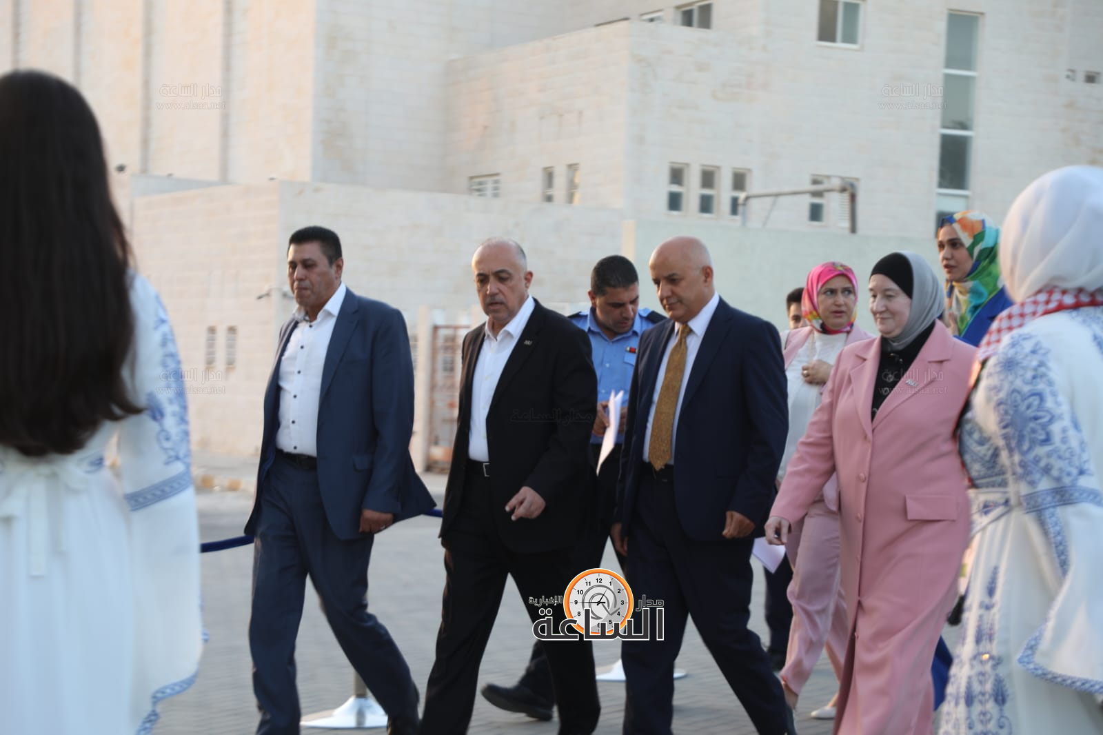 Madar Al-Saa Images 0.45237368659186306