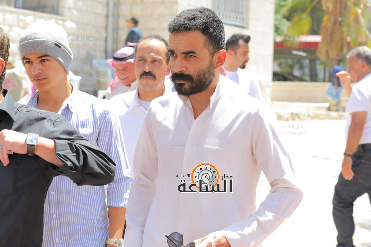 Madar Al-Saa Images 0.365448358028136