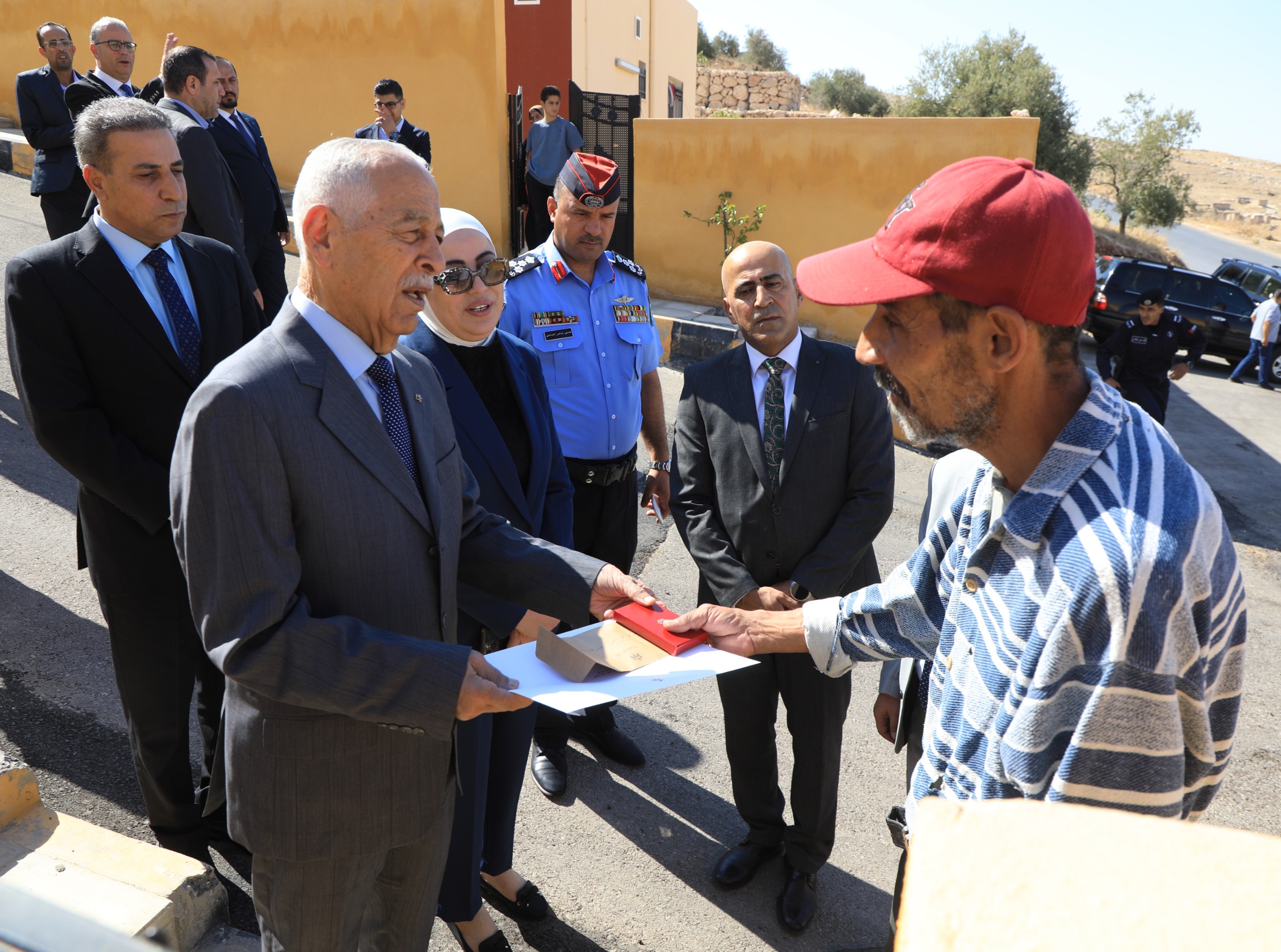 Madar Al-Saa Images 0.9263674438848195