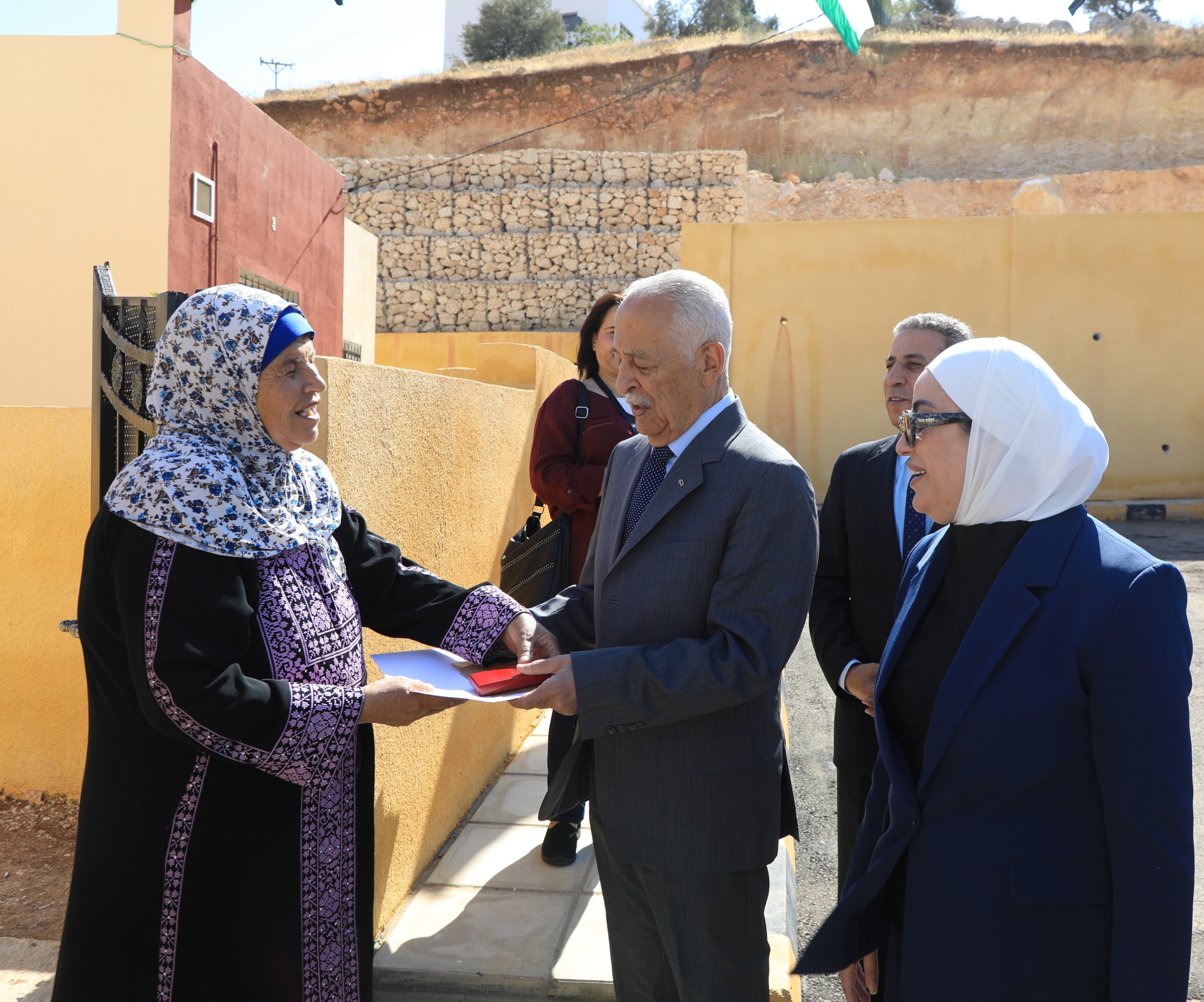 Madar Al-Saa Images 0.9957389283059463