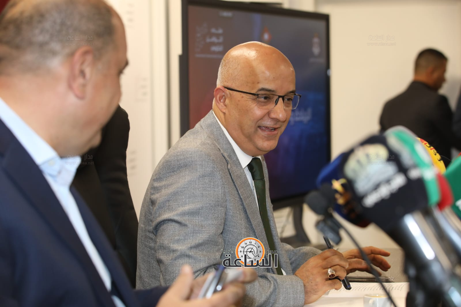 Madar Al-Saa Images 0.41736653415758296