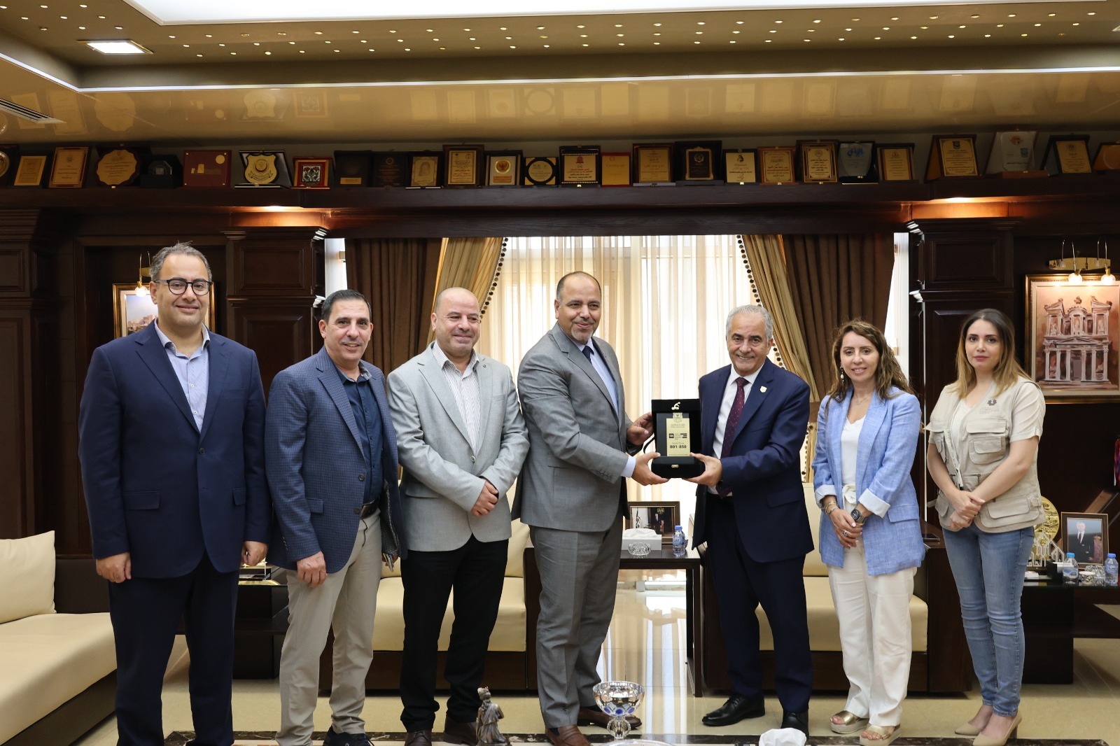 Madar Al-Saa Images 0.07840491176190811