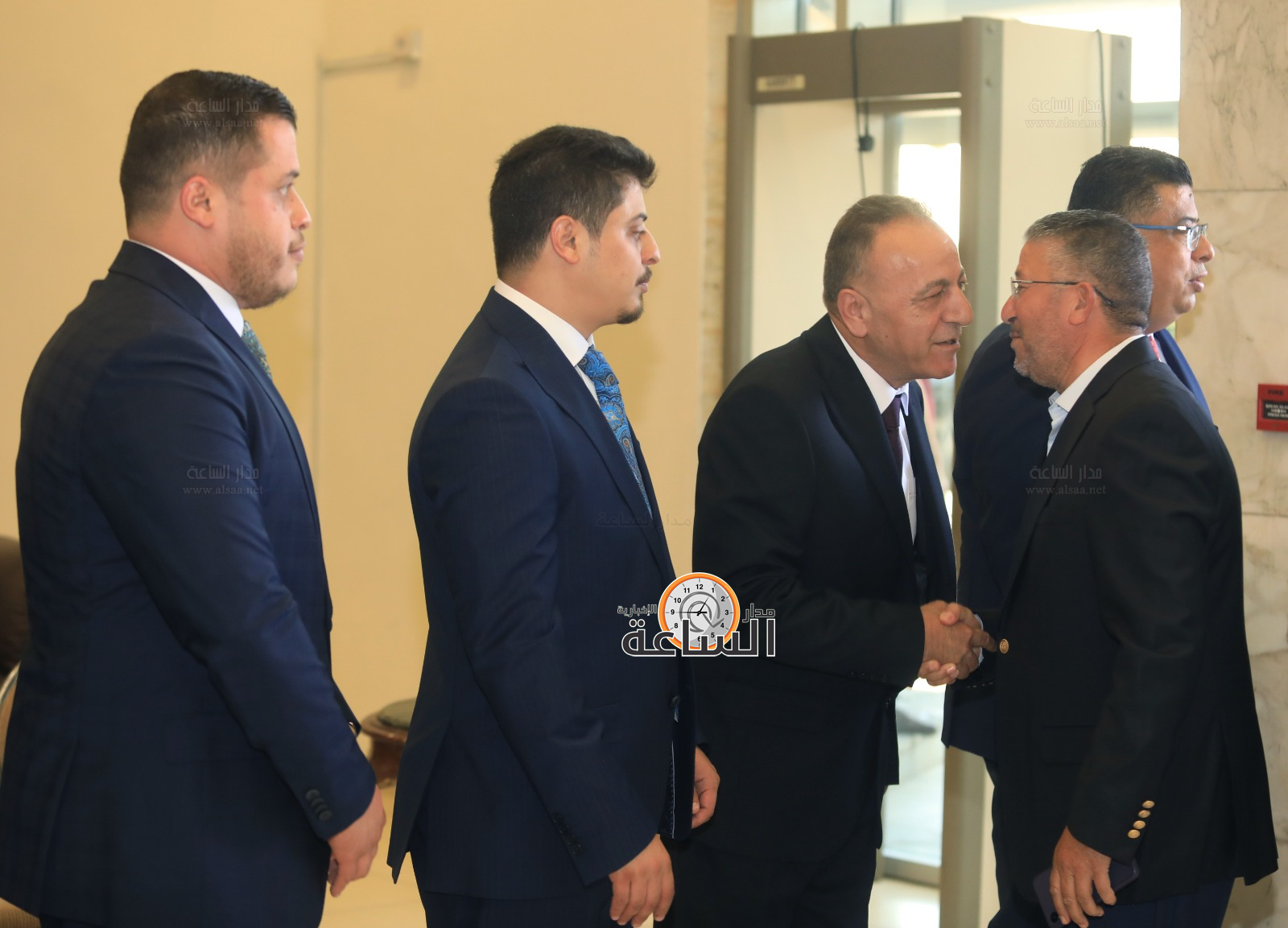 Madar Al-Saa Images 0.5980147714446162