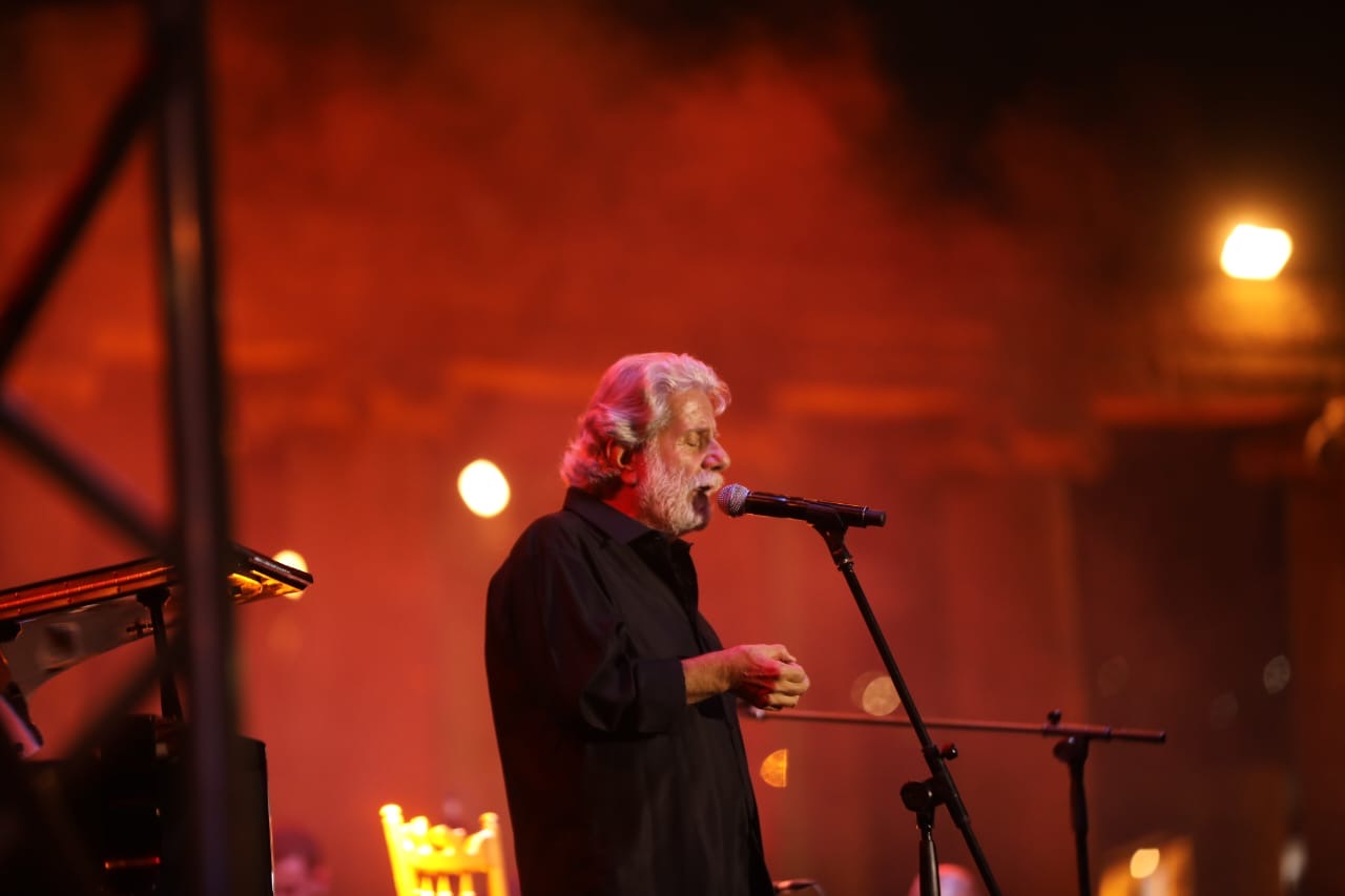 Madar Al-Saa Images 0.43720889787158157