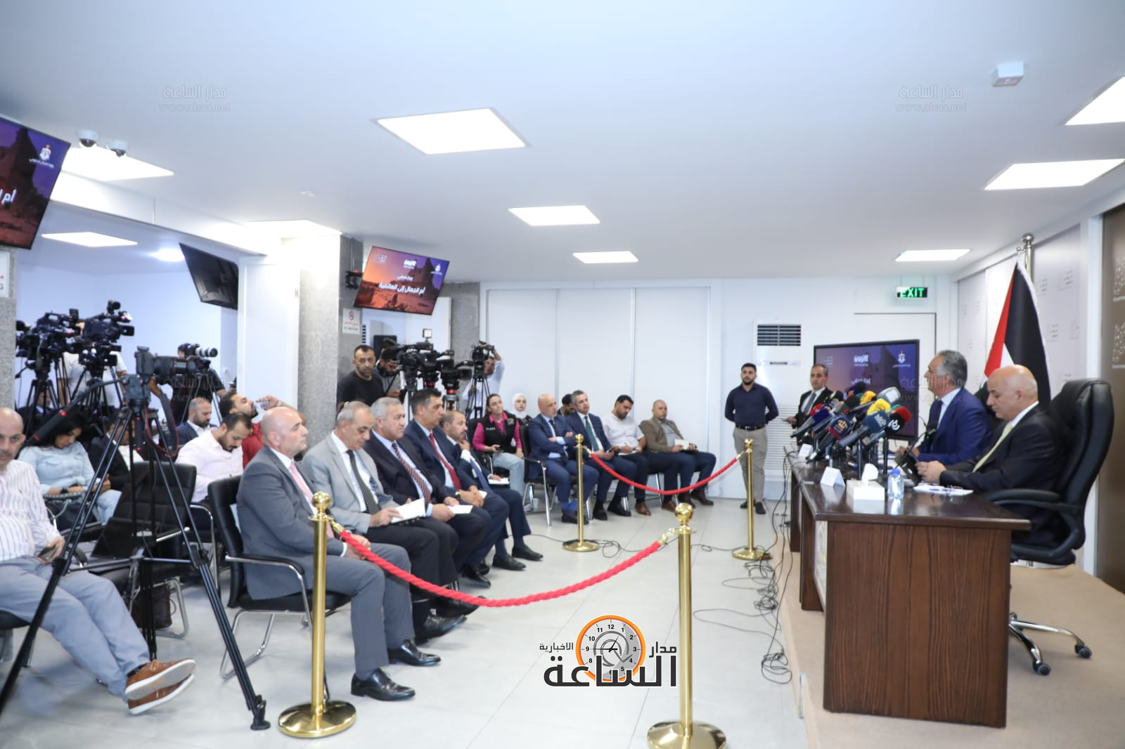 Madar Al-Saa Images 0.14739810206068338