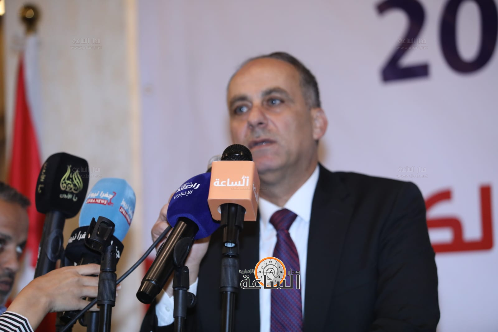 Madar Al-Saa Images 0.4532072472967206