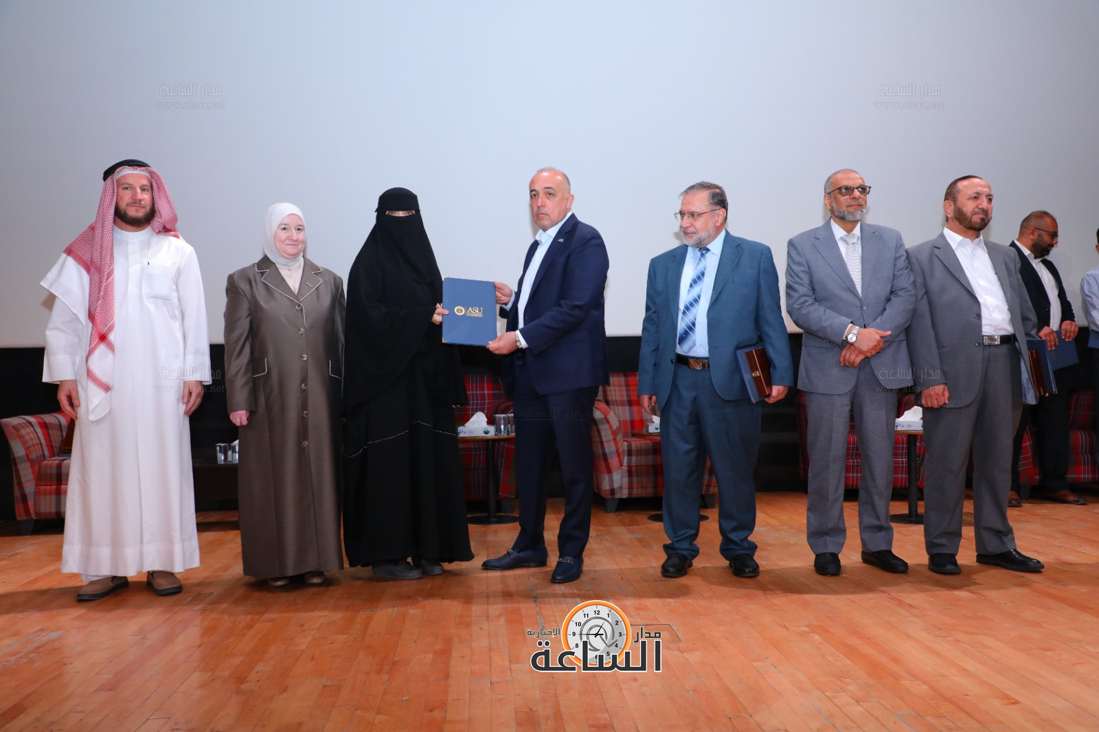 Madar Al-Saa Images 0.9946148280670388