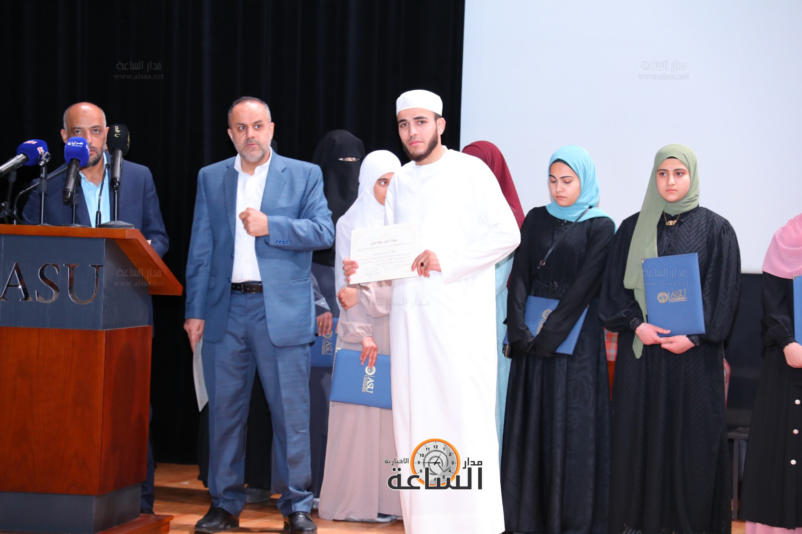 Madar Al-Saa Images 0.4851926189736