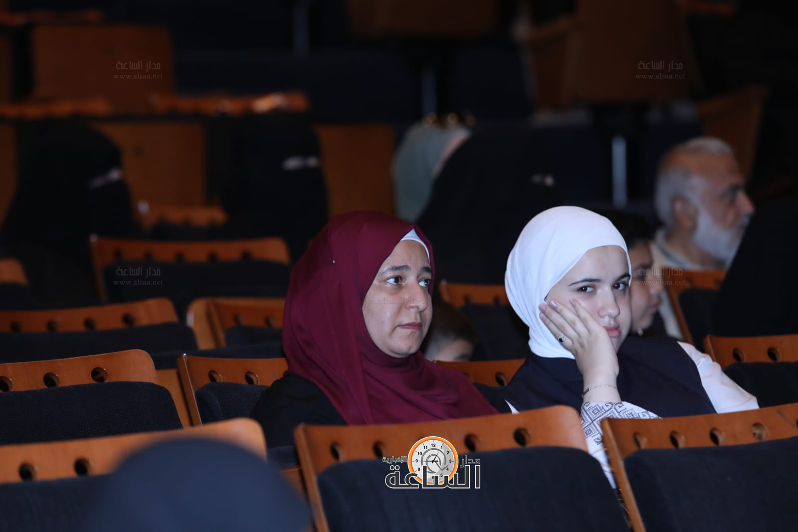 Madar Al-Saa Images 0.49915120586515926