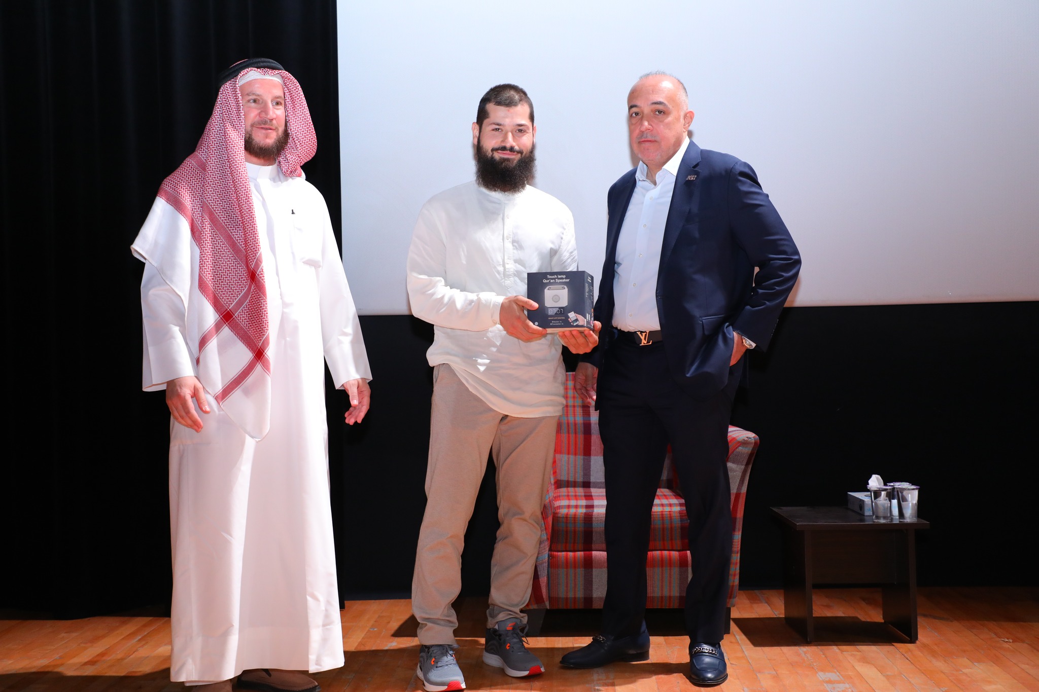 Madar Al-Saa Images 0.5417796850560128