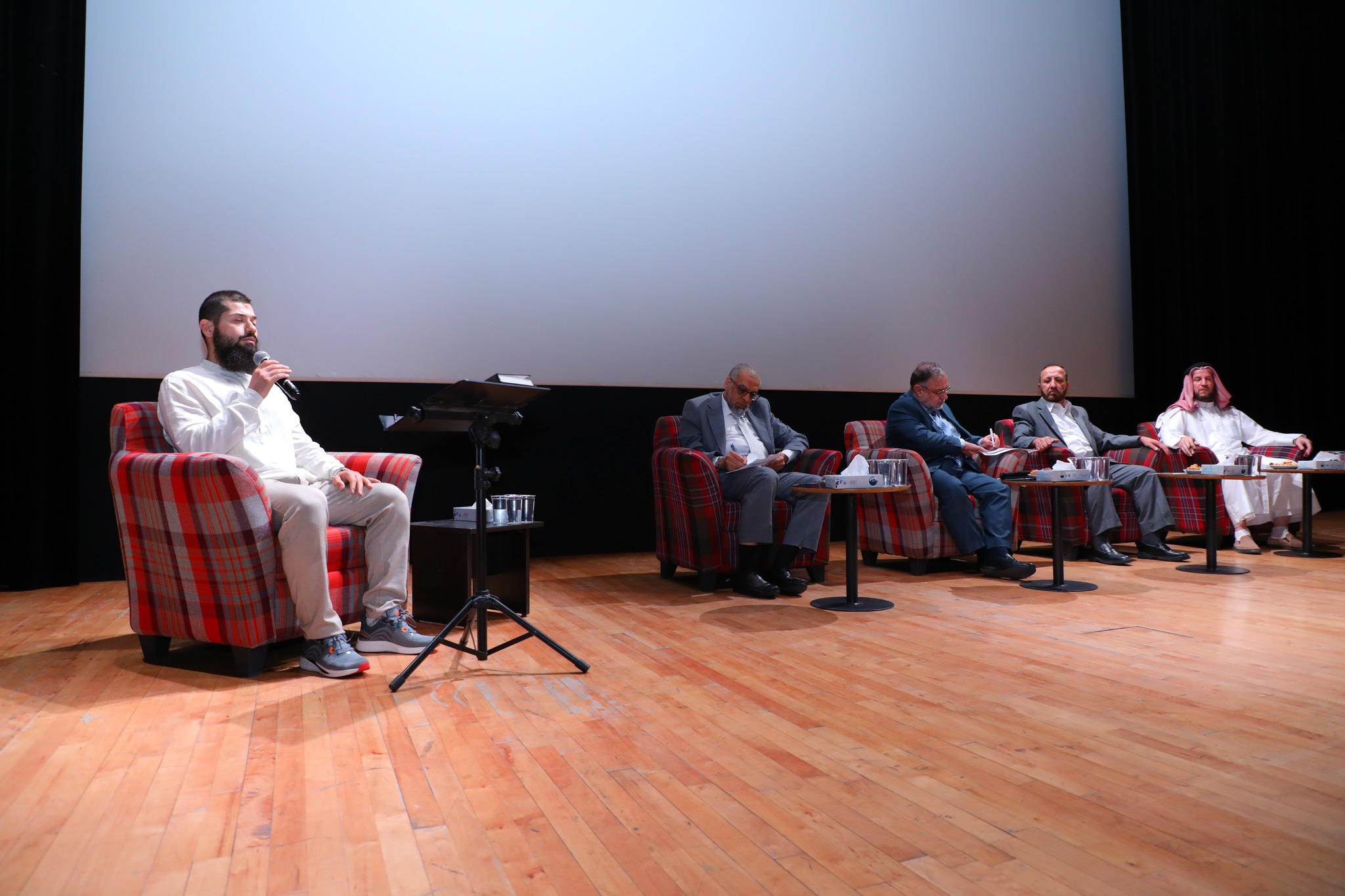 Madar Al-Saa Images 0.17512818291889842