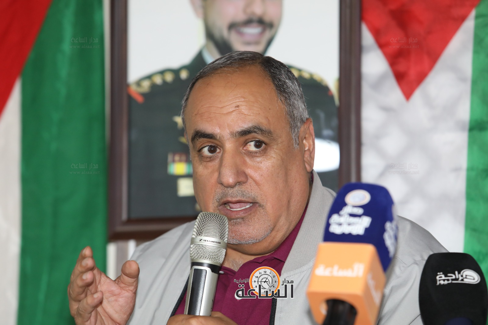 Madar Al-Saa Images 0.3851491904441229