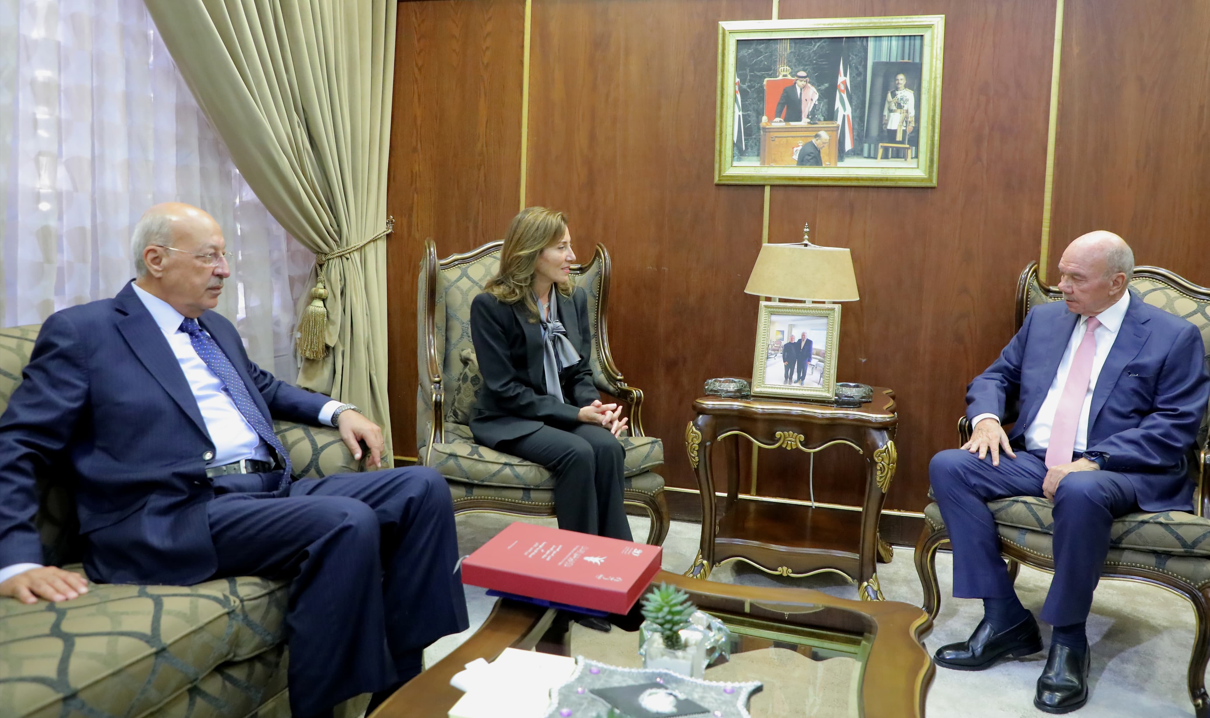 Madar Al-Saa Images 0.9688857351557489