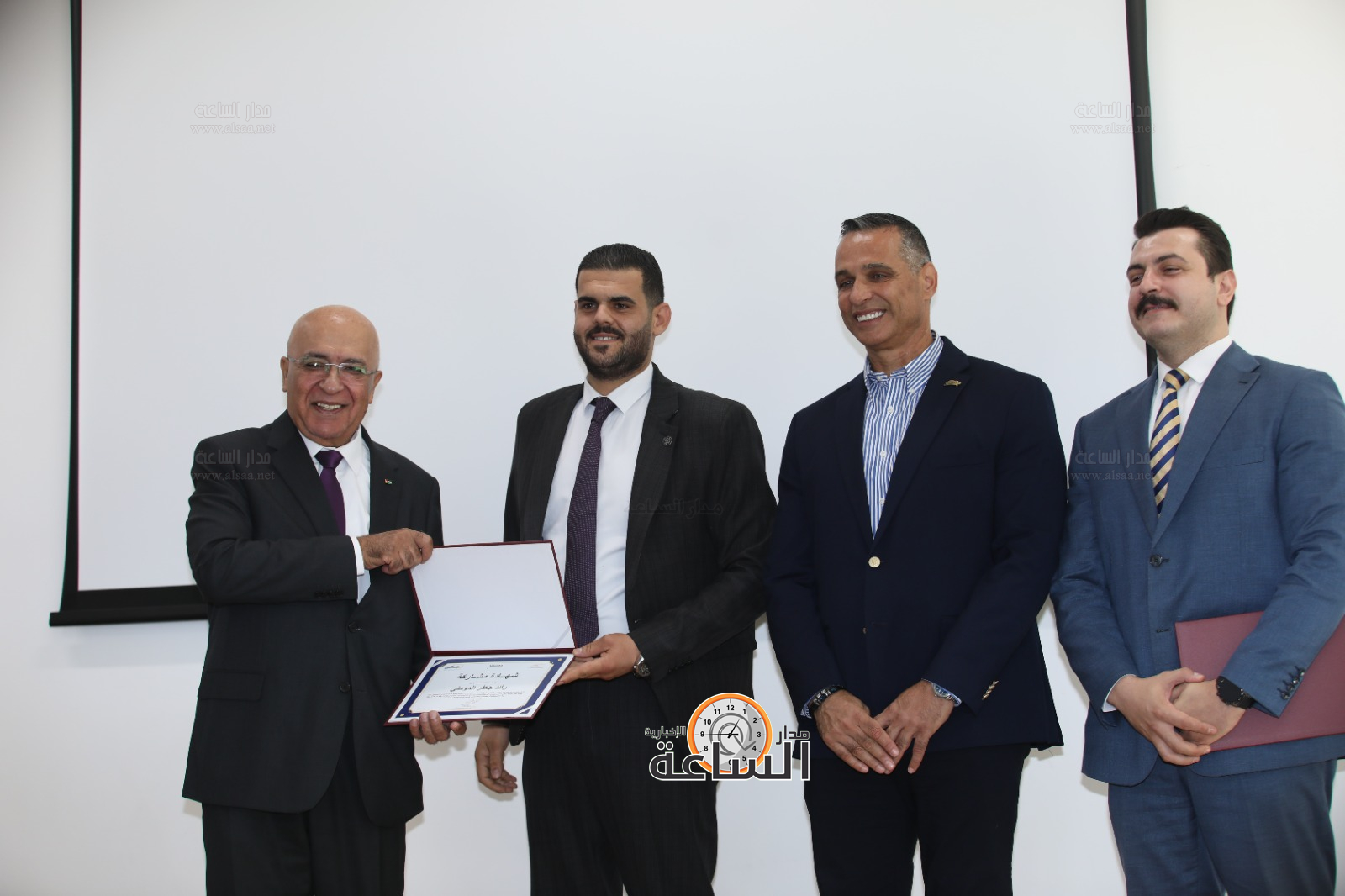 Madar Al-Saa Images 0.40468240488078067