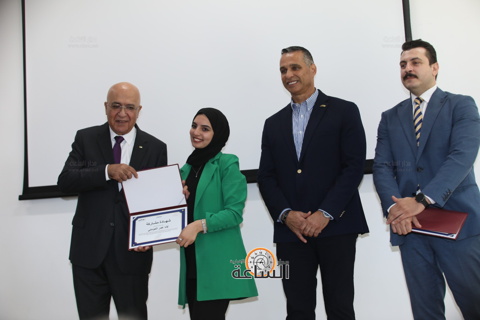 Madar Al-Saa Images 0.4558513034602363