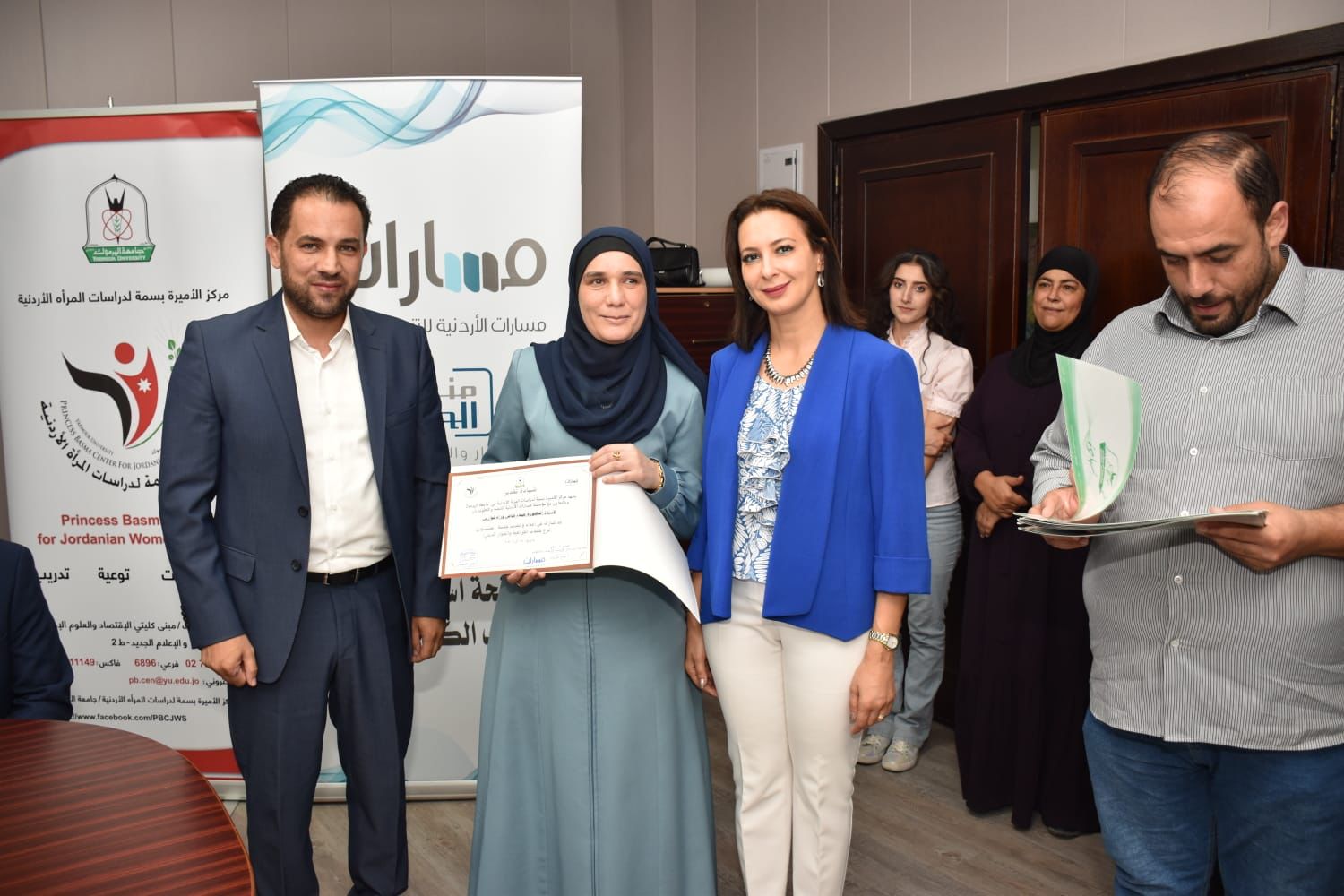 Madar Al-Saa Images 0.7305373938929887