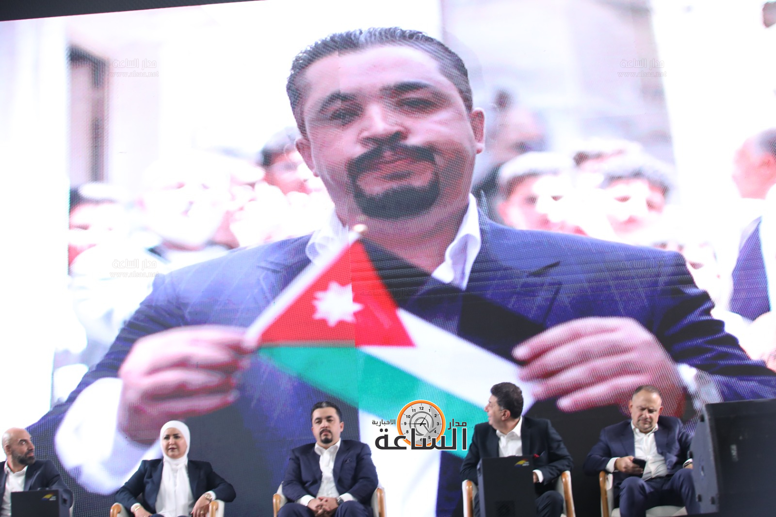 Madar Al-Saa Images 0.824219157082559