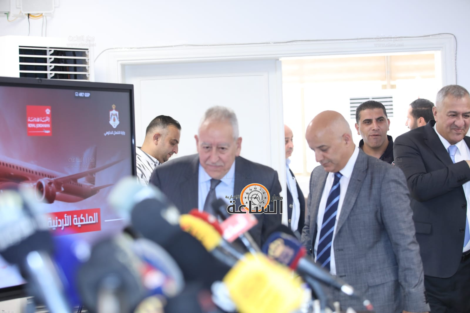 Madar Al-Saa Images 0.912088430738037