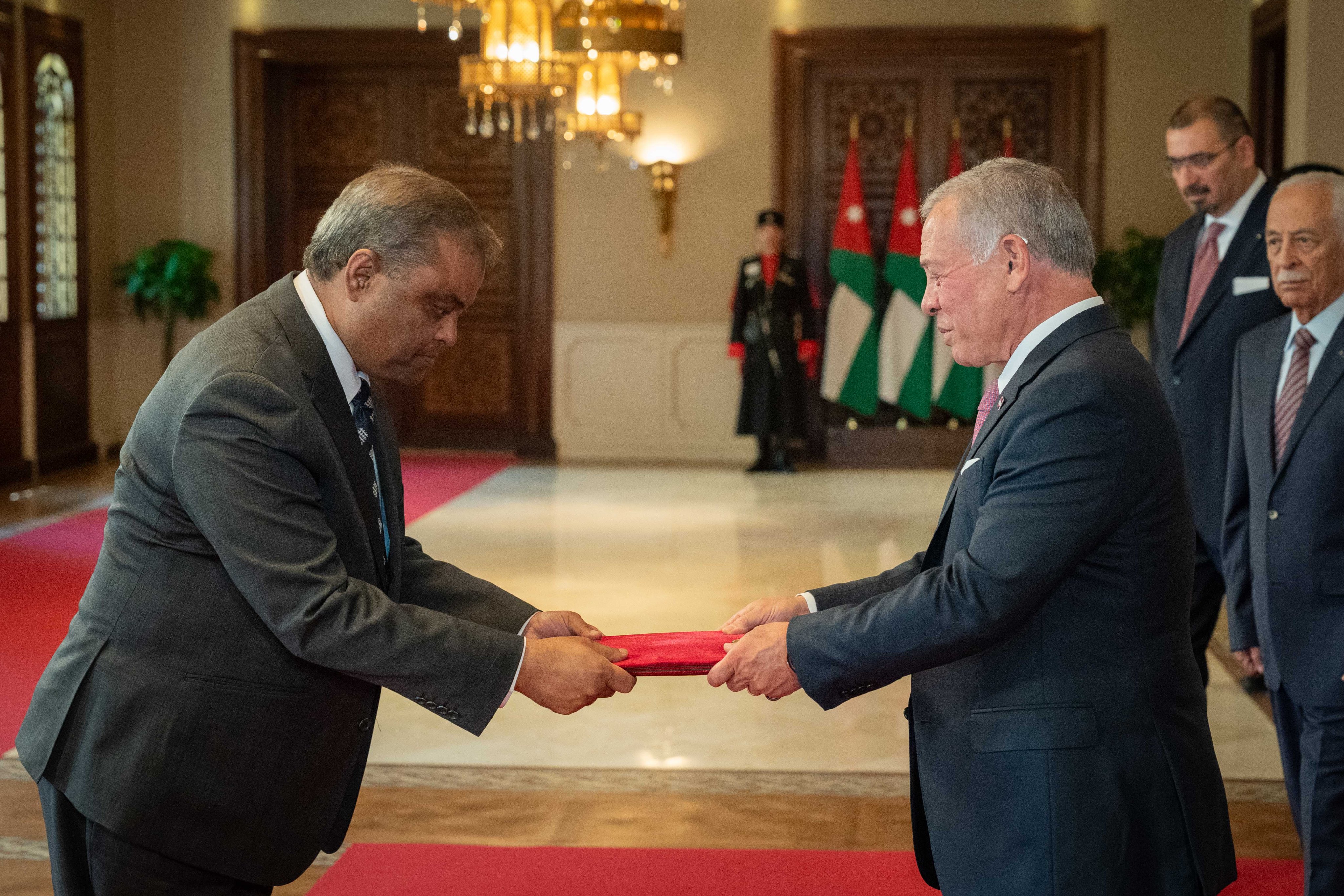 Madar Al-Saa Images 0.4083131736436947