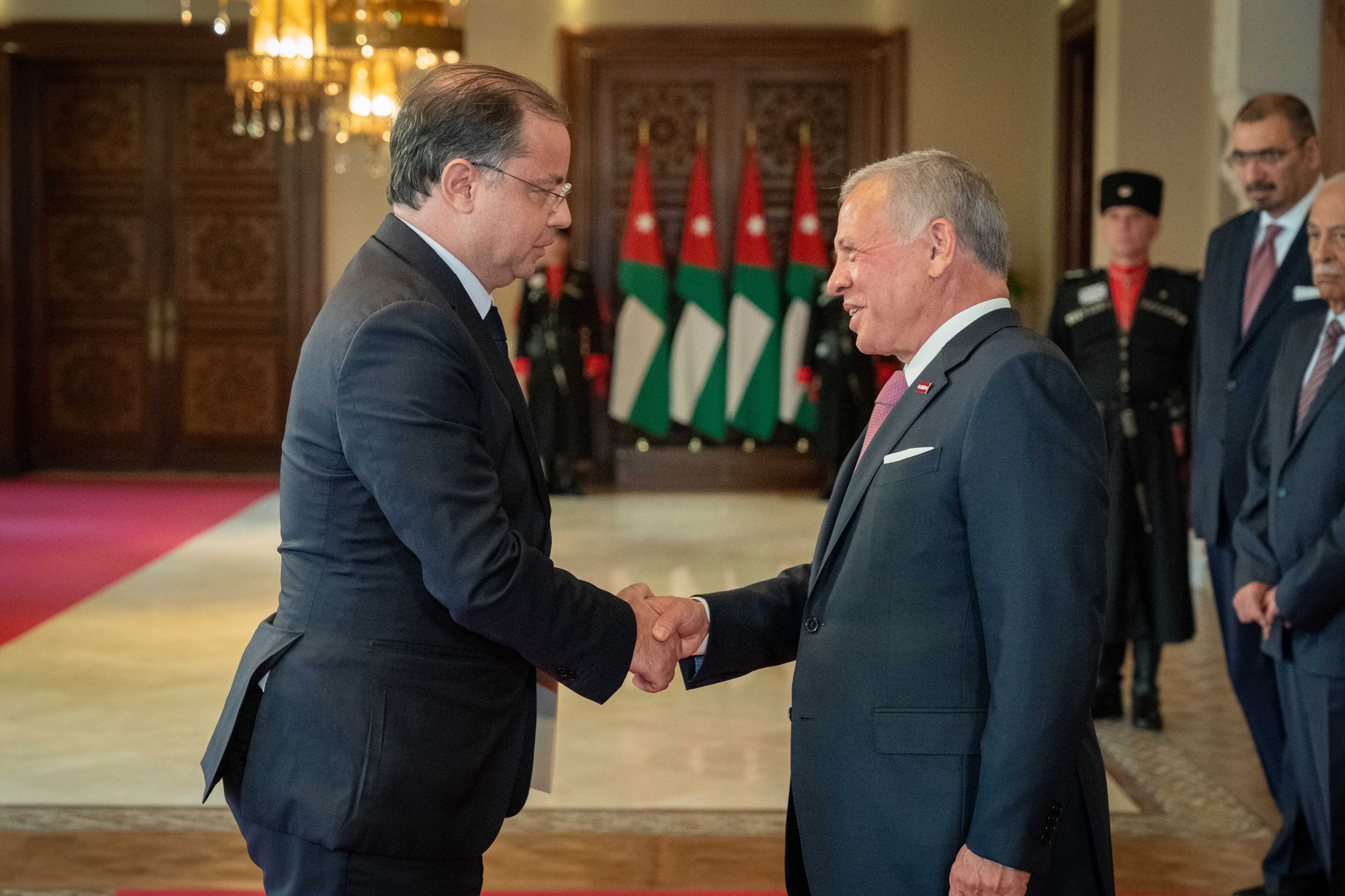 Madar Al-Saa Images 0.8727513243693892