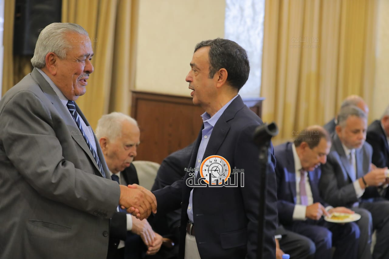 Madar Al-Saa Images 0.08763337346507849