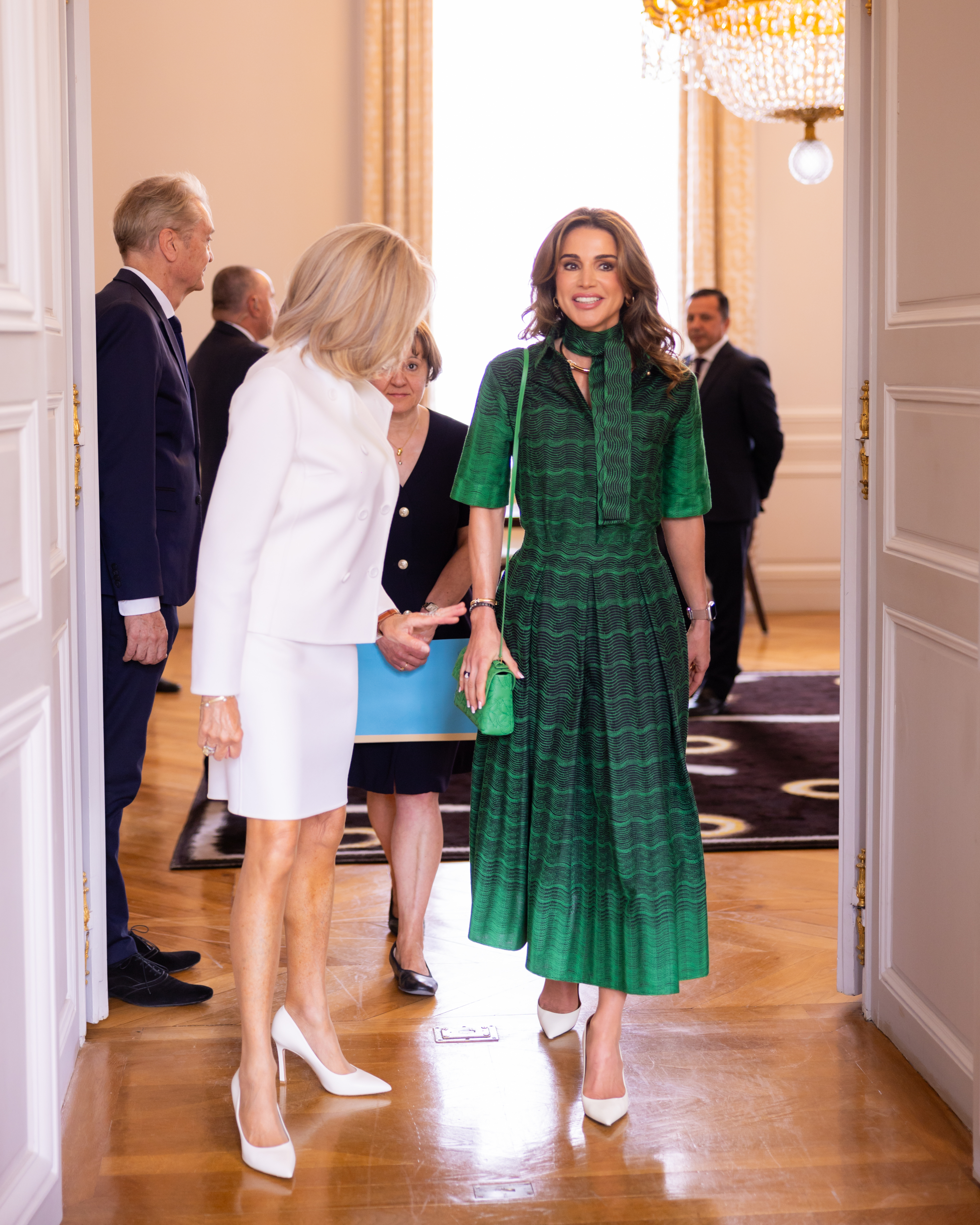 Madar Al-Saa Images 0.4363657913399972